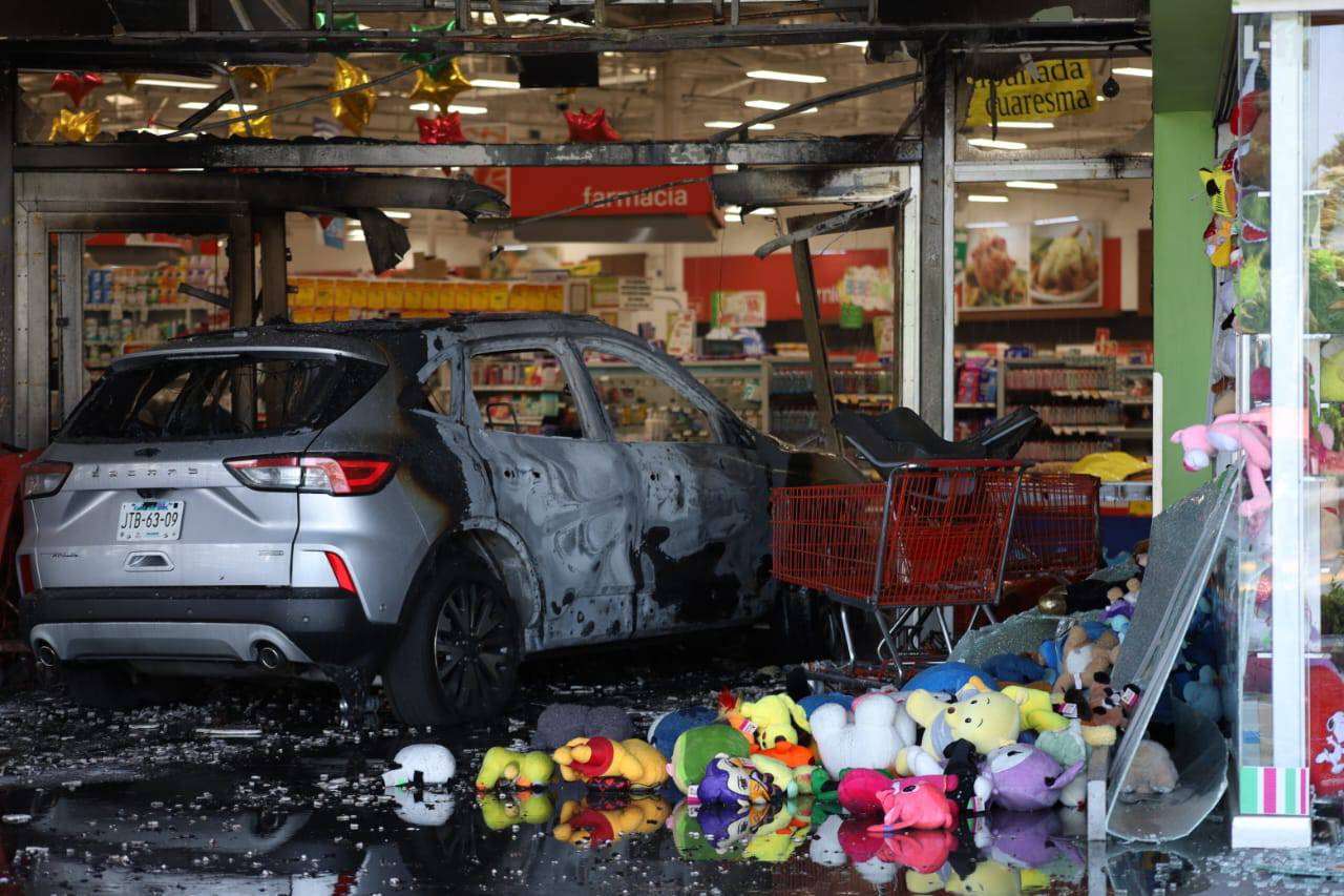 Suman al menos 28 bloqueos por operativo federal en Tapalpa; reportan quema de vehículos en la ZMG